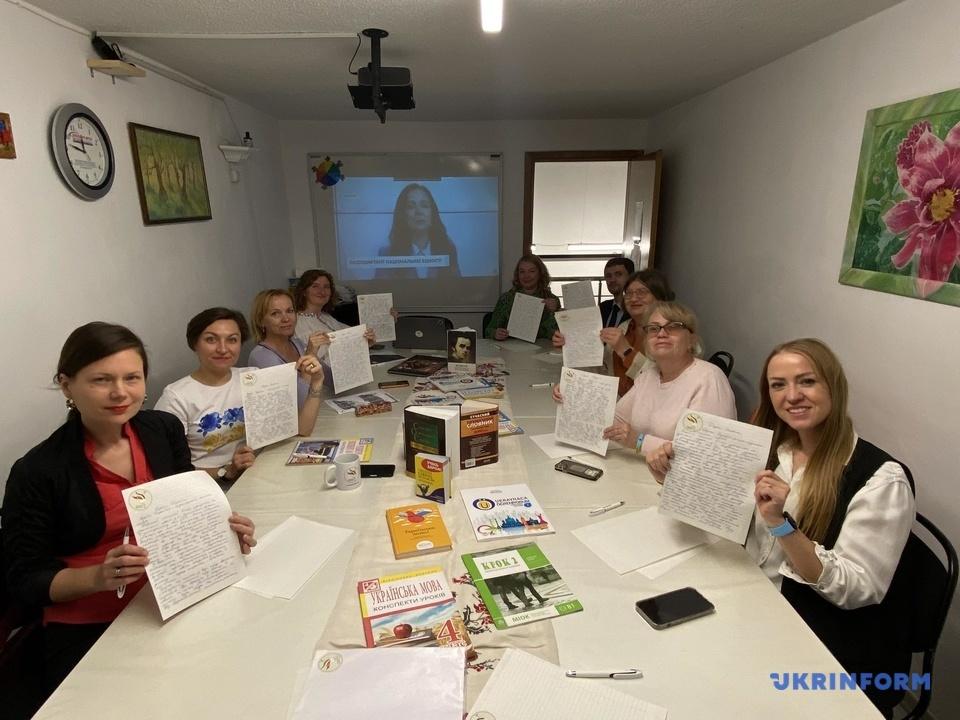 Українці у Туреччині долучиись до написання радіодиктанту національної єдності