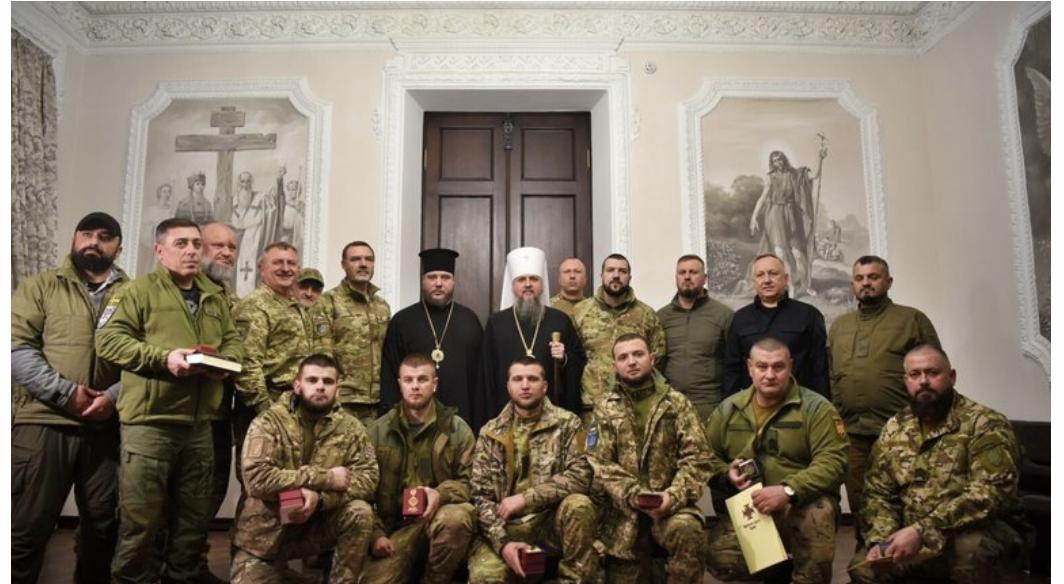 У Дніпрі митрополит Епіфаній відзначив захисників України та представників інтелігенції