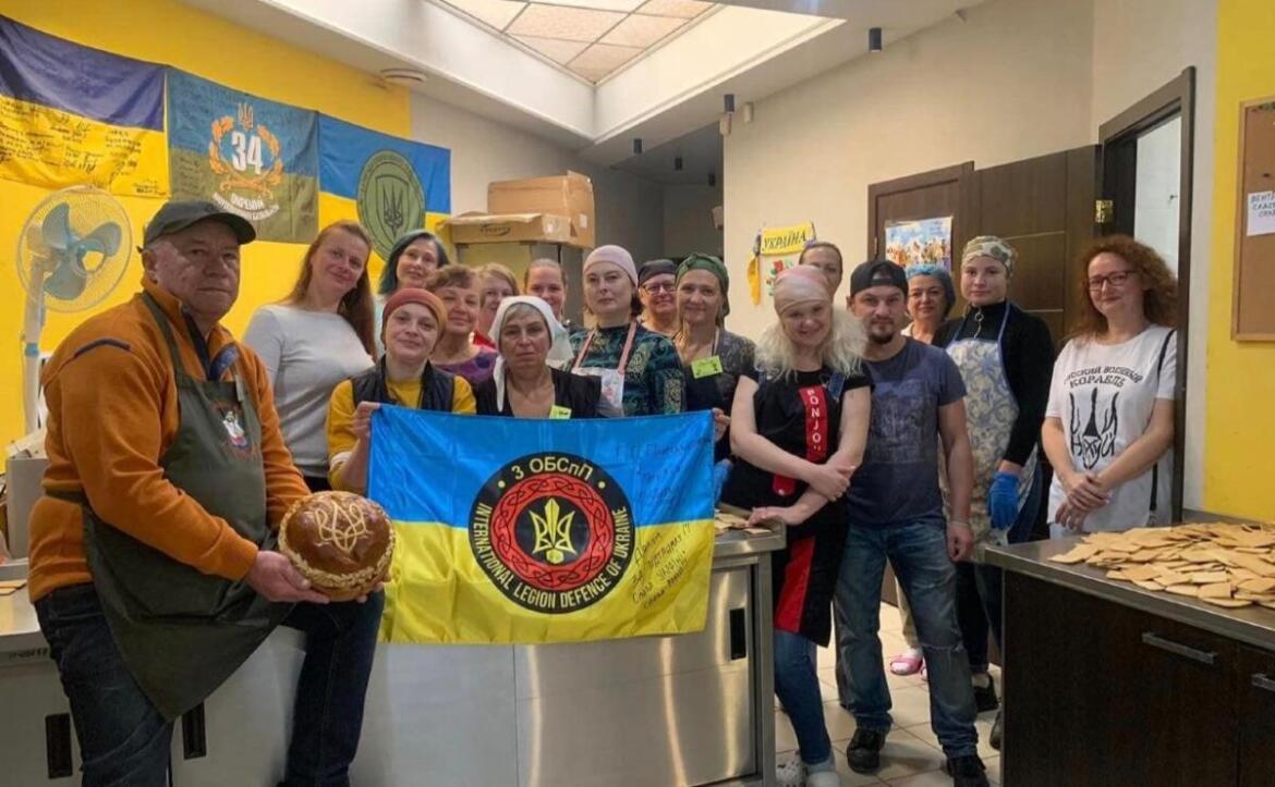 Київські волонтери виготовили понад 25 тонн сухпайків для військових