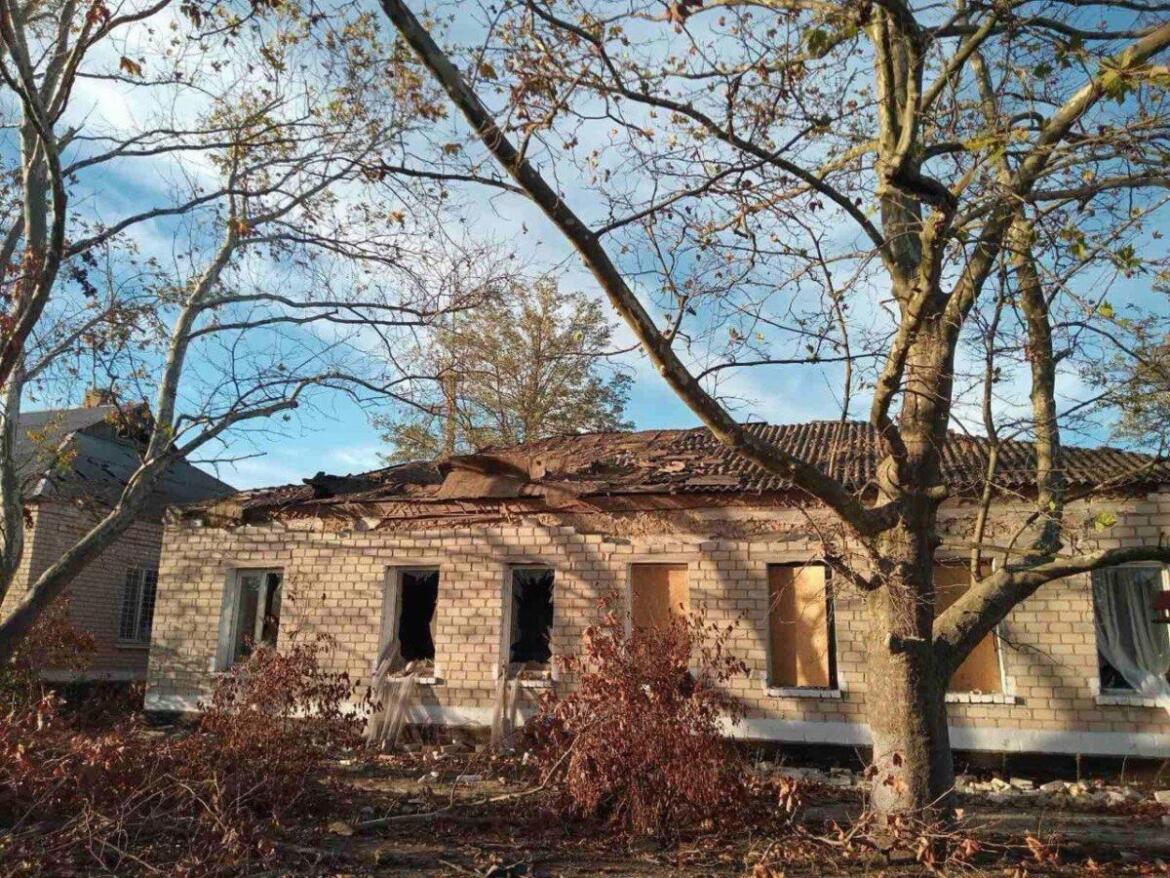 Російські загарбники вкотре обстріляли Херсон: є поранені