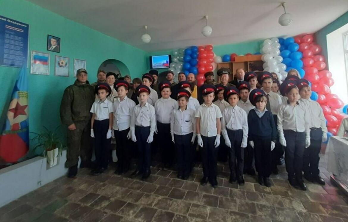 Стало відомо хто з депутатів держдуми займається втягуванням дітей у «донські козаки» на окупованій Луганщині (фото)