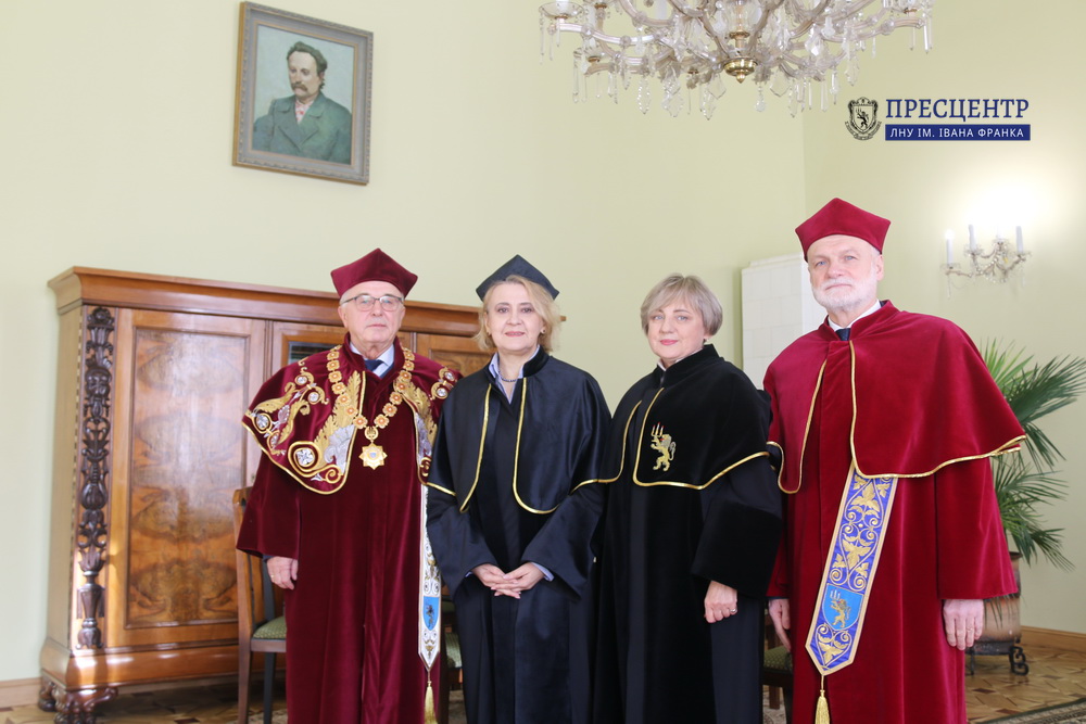 Відома українська письменниця стала Почесним доктором Львівського університету