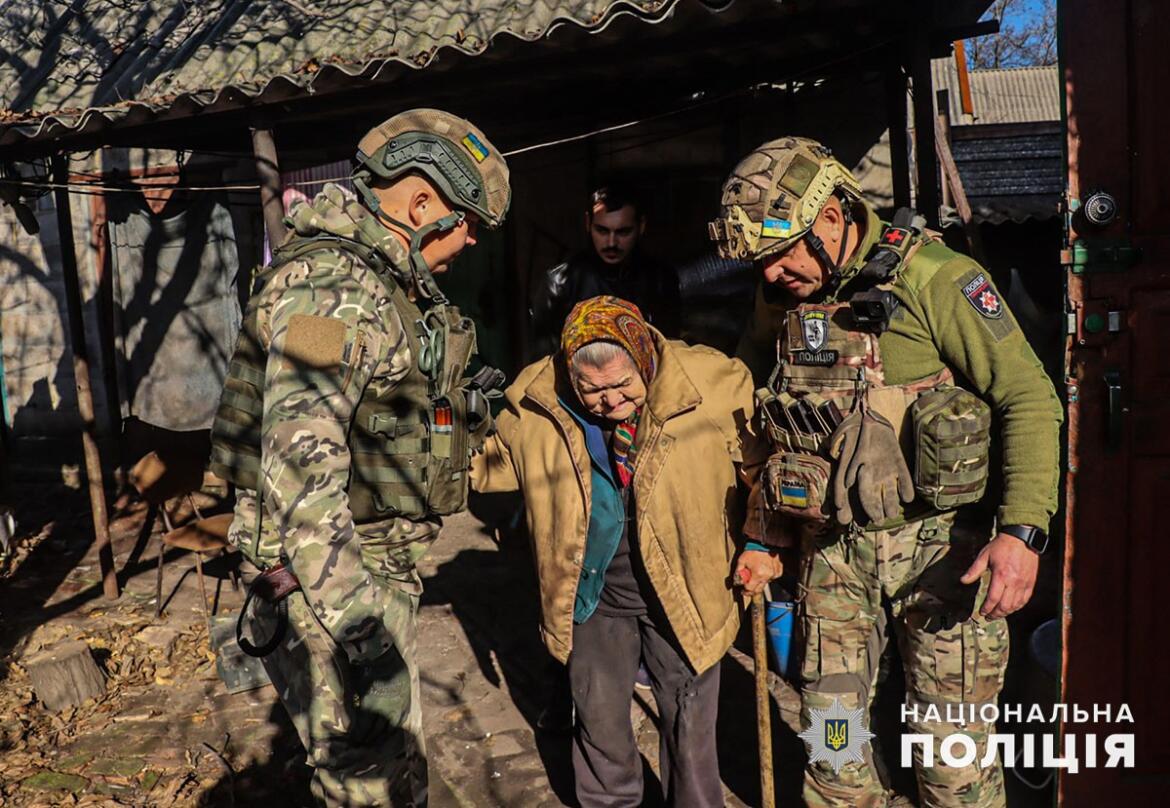 З прифронтового села на Донеччині евакуювали останніх двох жителів