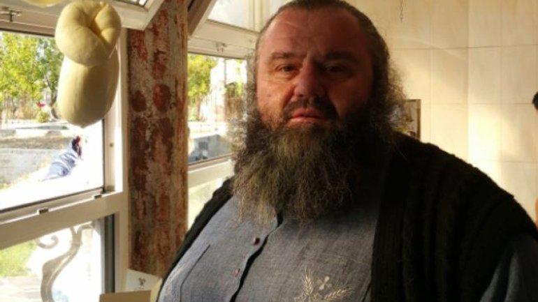 На Закарпатті настоятель монастиря УПЦ МП обізвав працівників ТСК, які вручали повістки