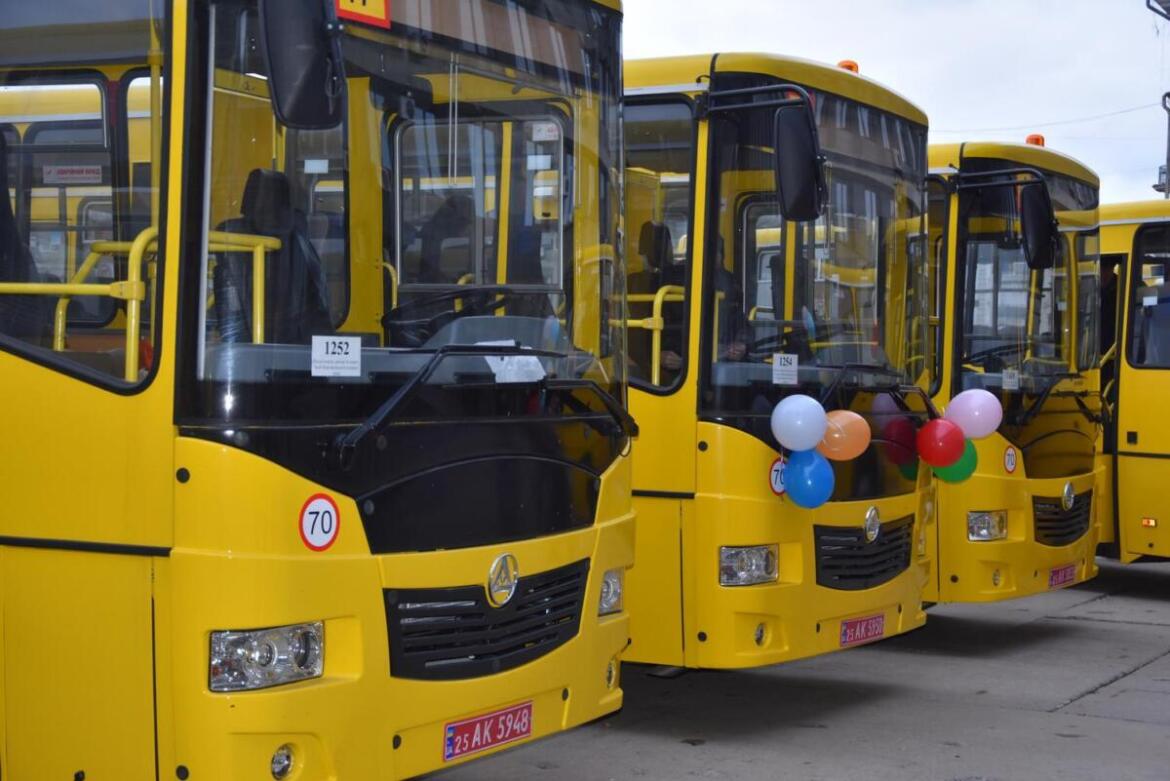 Україна отримала від ЄС майже 400 шкільних автобусів
