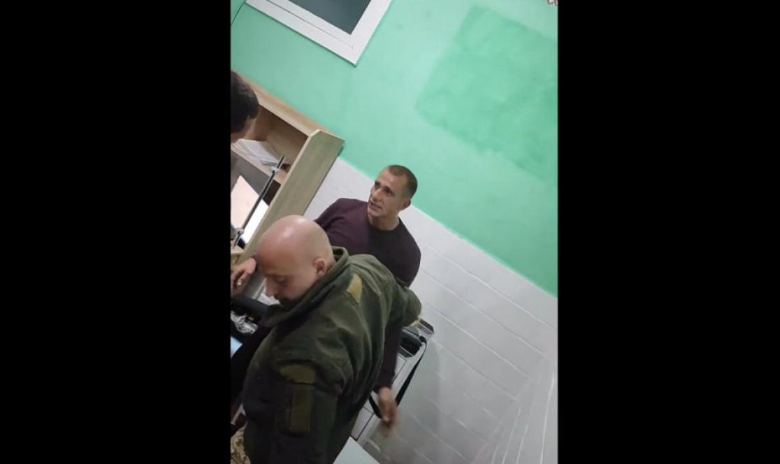 Чоловіка з лікарняного ліжка витягували співробітники ТЦК на Хмельниччині