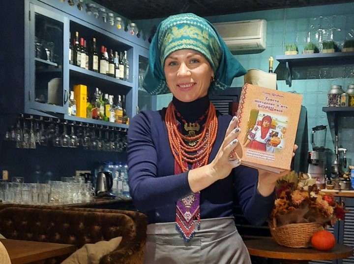 В Германии презентовали книгу с рецептами национального украинского блюда «365 борщиков»