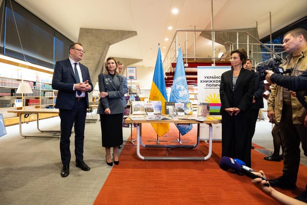 Українська книжкова поличка з’явилась у бібліотеці ЮНЕСКО в Парижі