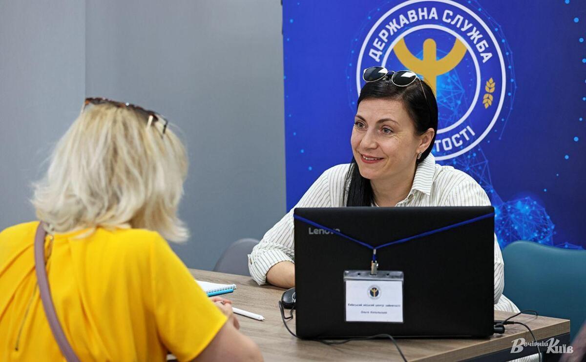 Працевлаштування ВПО: скільки переселенців вже отримали роботу на Львівщині