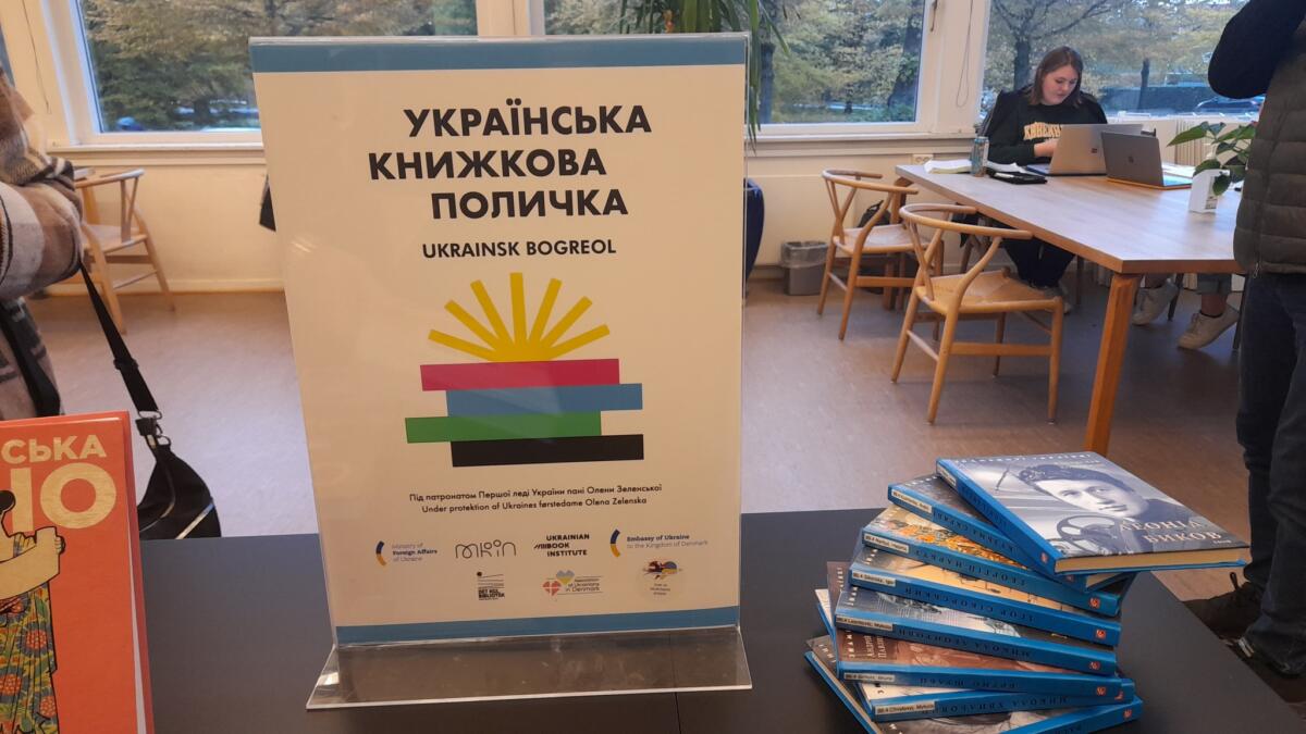 У Данії відкрили Українську книжкову поличку – посольство