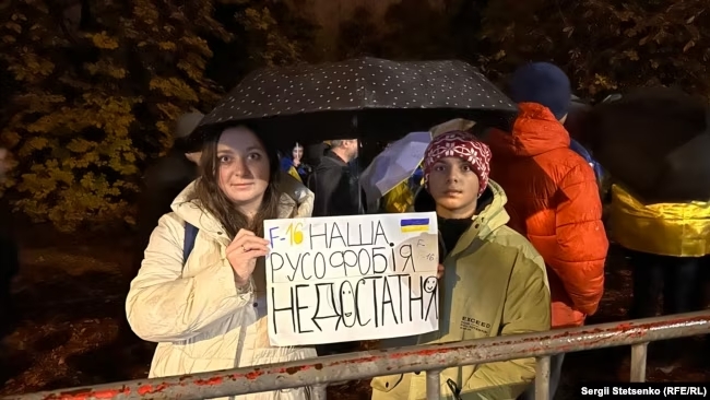 Чеські активісти пікетували російське посольство у Празі
