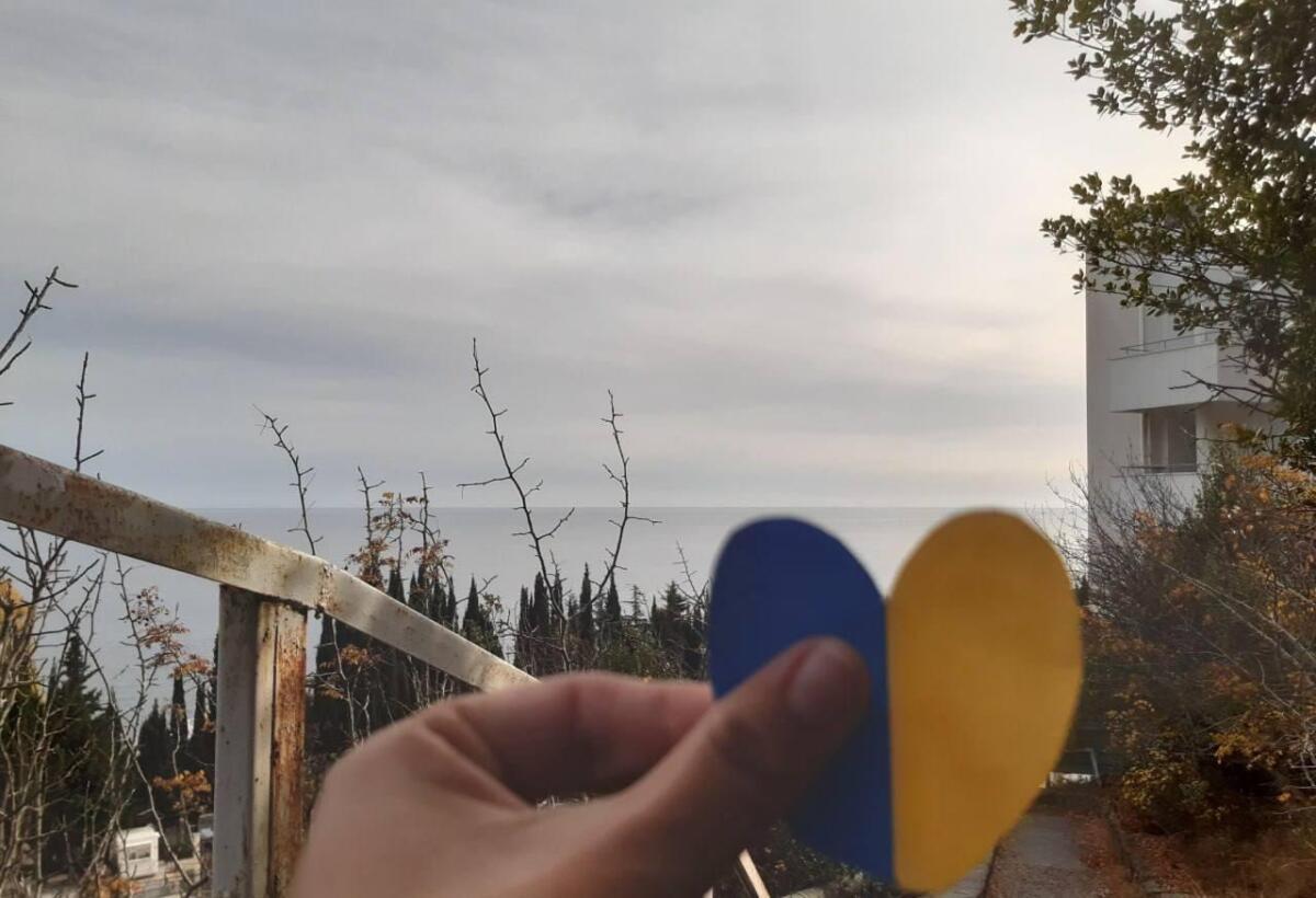 На окупованих територіях активісти провели акцію на підтримку України (ФОТО)