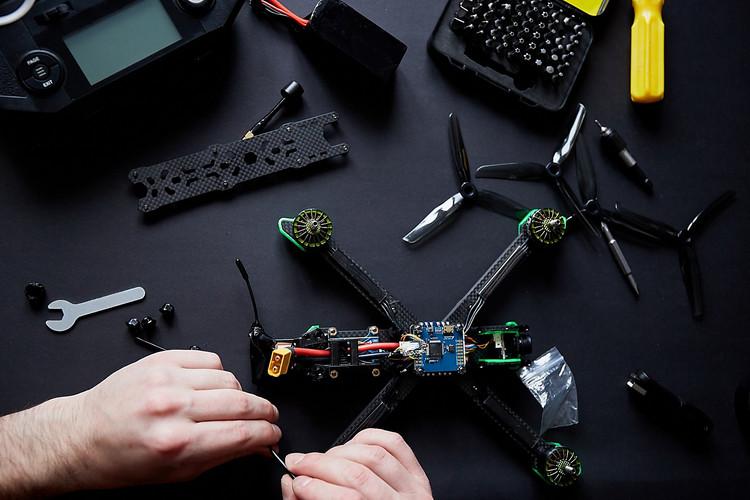 «Народний FPV»: в Україні запустили онлайн-курс для створення дронів-камікадзе