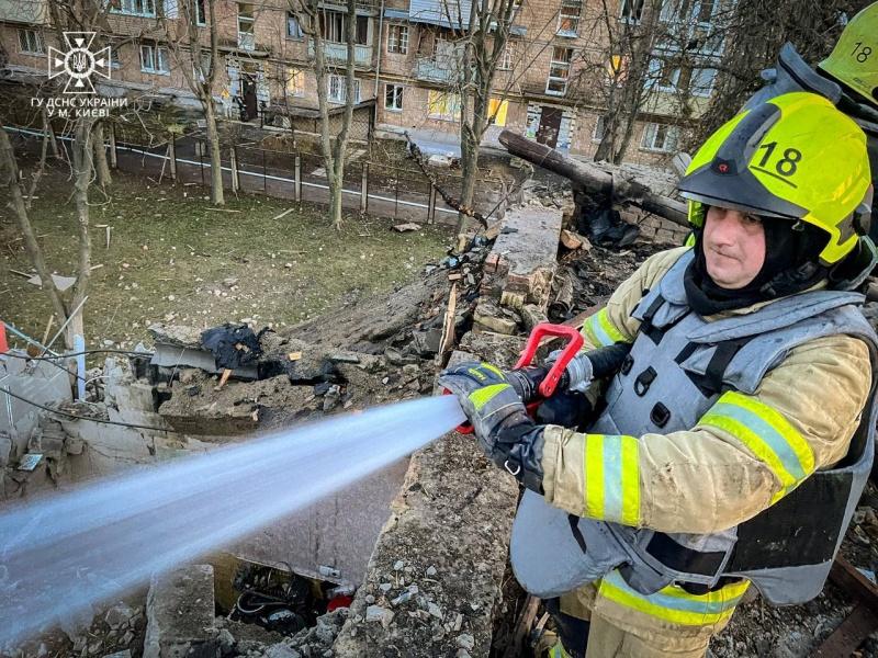 Масована атака російських окупантів на Київ: у КМВА показали наслідки ударів