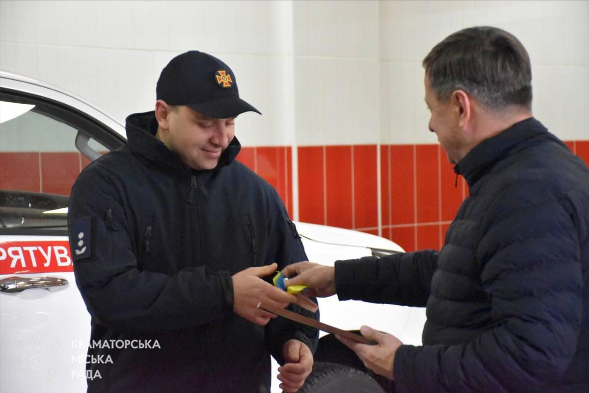 Краматорські надзвичайники отримали від громади сучасний оперативно-рятувальний автомобіль