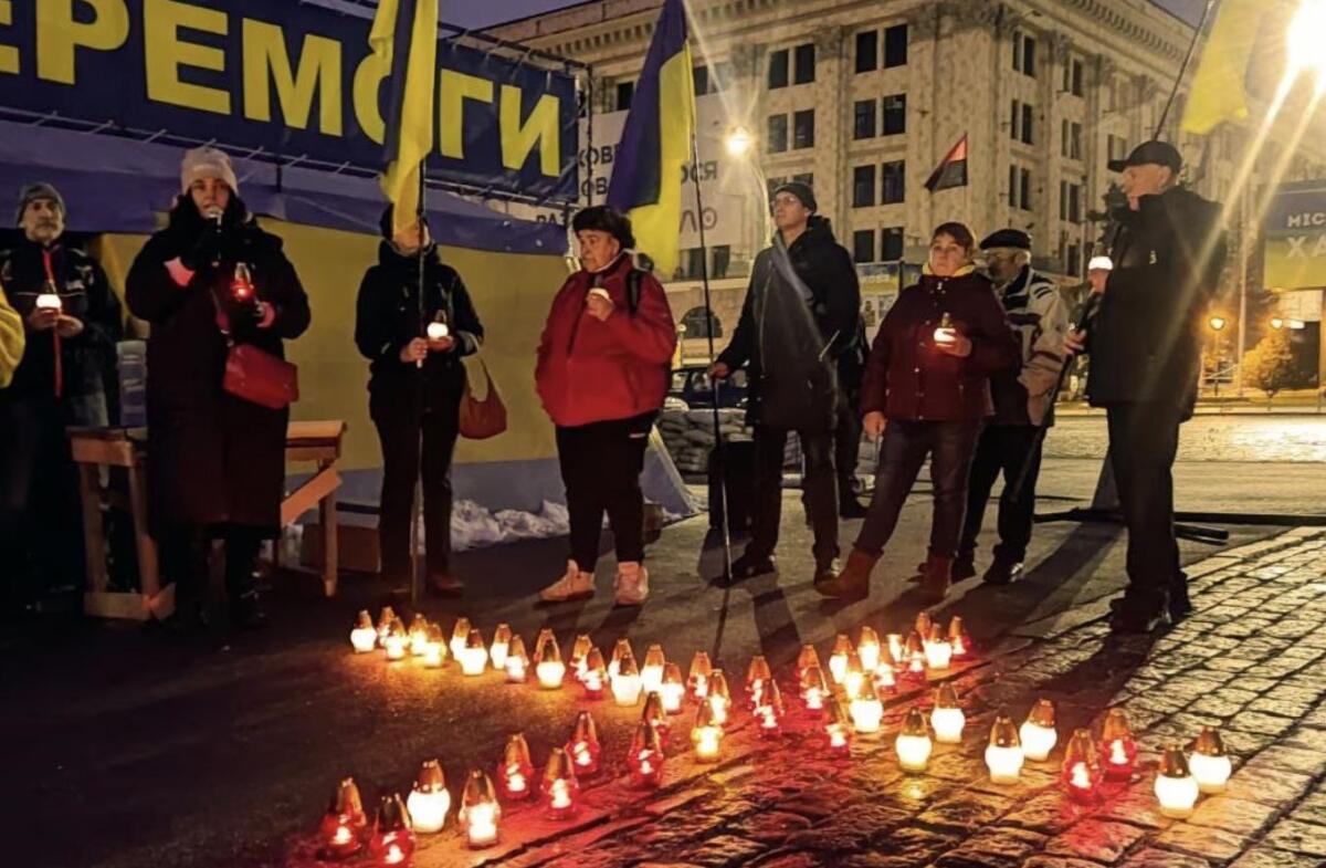 Свічки на згадку про жертв Голодомору запалили у Харкові