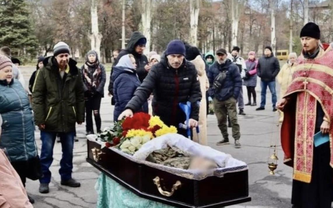 На Кіровоградщині українського захисника поховали одночасно з мамою