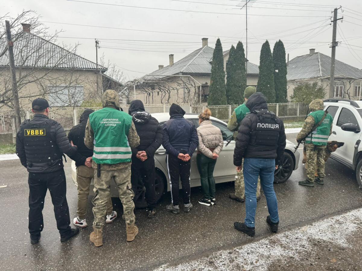 «Сімейний бізнес»: мати та син переправляли військовозобов’язаних до Румунії