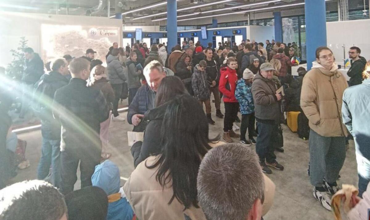 Українські чоловіки-біженці кинулися за паспортами в Європі: причина