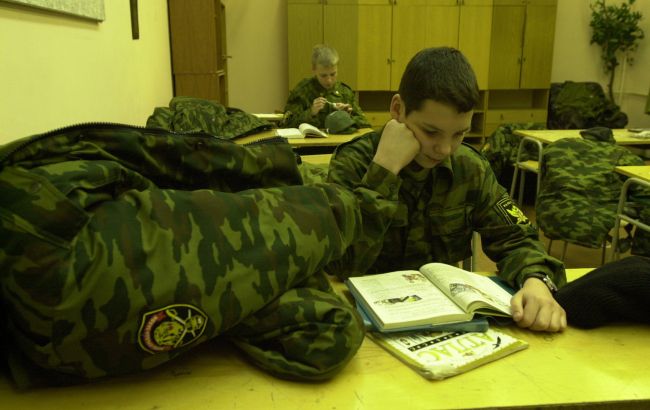 Росіяни на захоплених територіях продовжують мілітаризувати українських підлітків – ЦНС