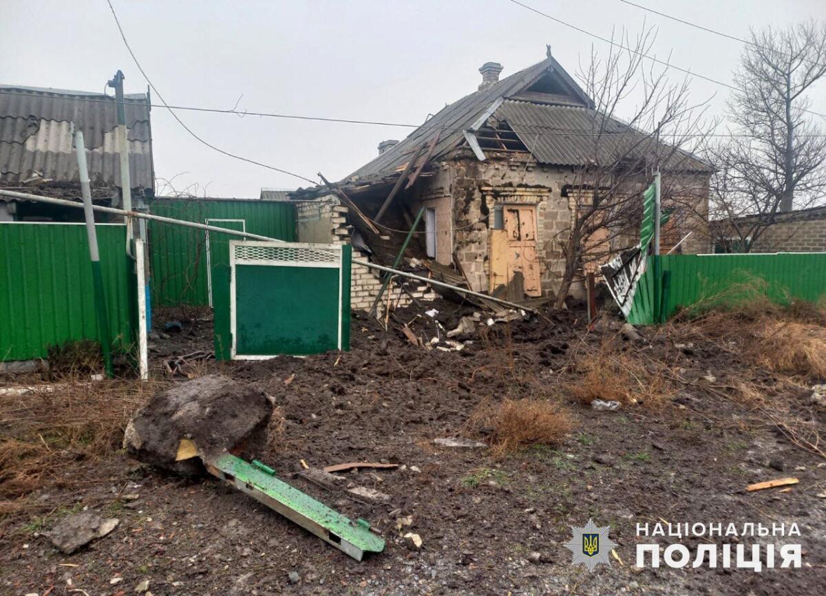 Внаслідок обстрілів на Донеччині пошкоджено 21 житловий будинок, загинула людина