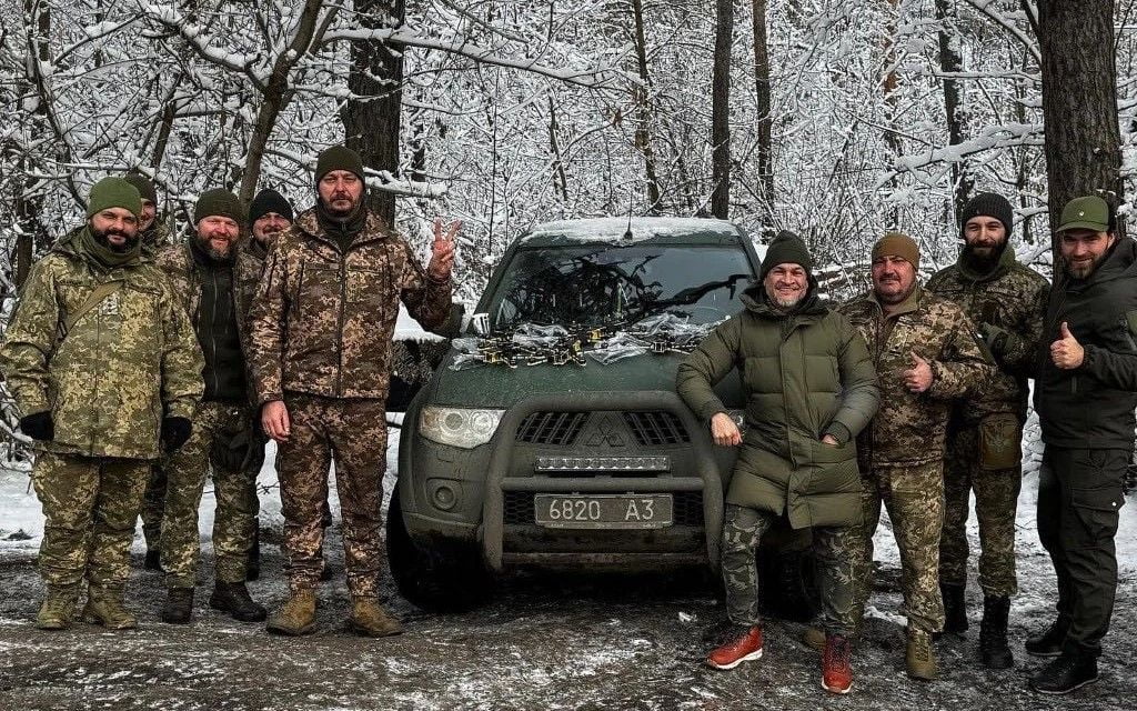 Зірковий кухар доставив українським захисникам автівку на передову