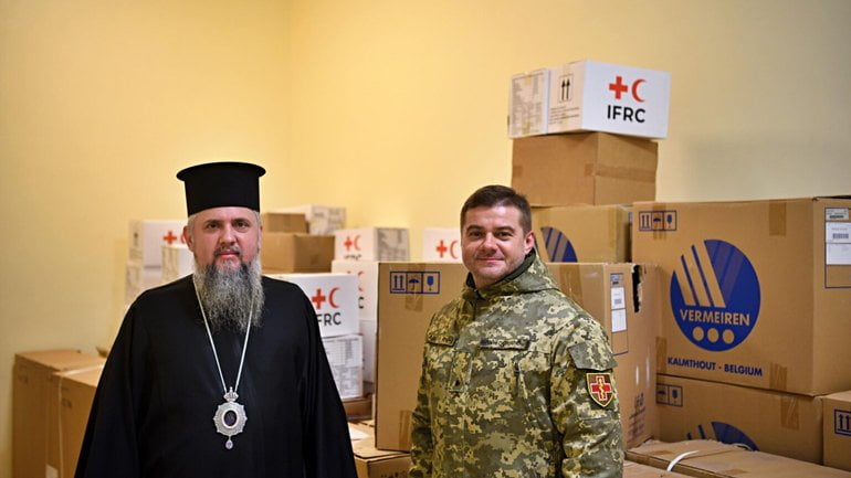 Епіфаній передав медичне обладнання для військових ЗСУ