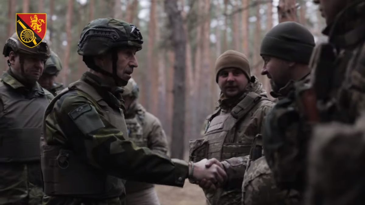 Головнокомандувач ЗС Швеції відвідав українських артилеристів на передовій (відео)