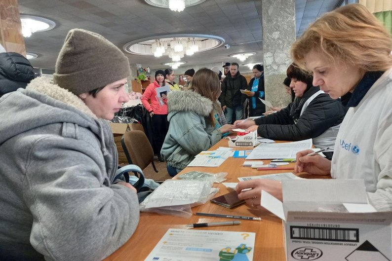 Переселенці на Волині отримали теплий одяг від ЮНІСЕФ