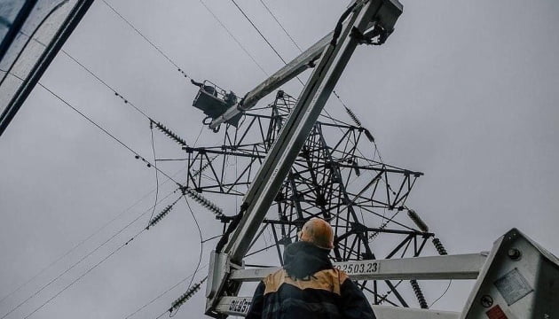У Міненергетики назвали кількість знеструмлених населених пунктів через погоду та війну