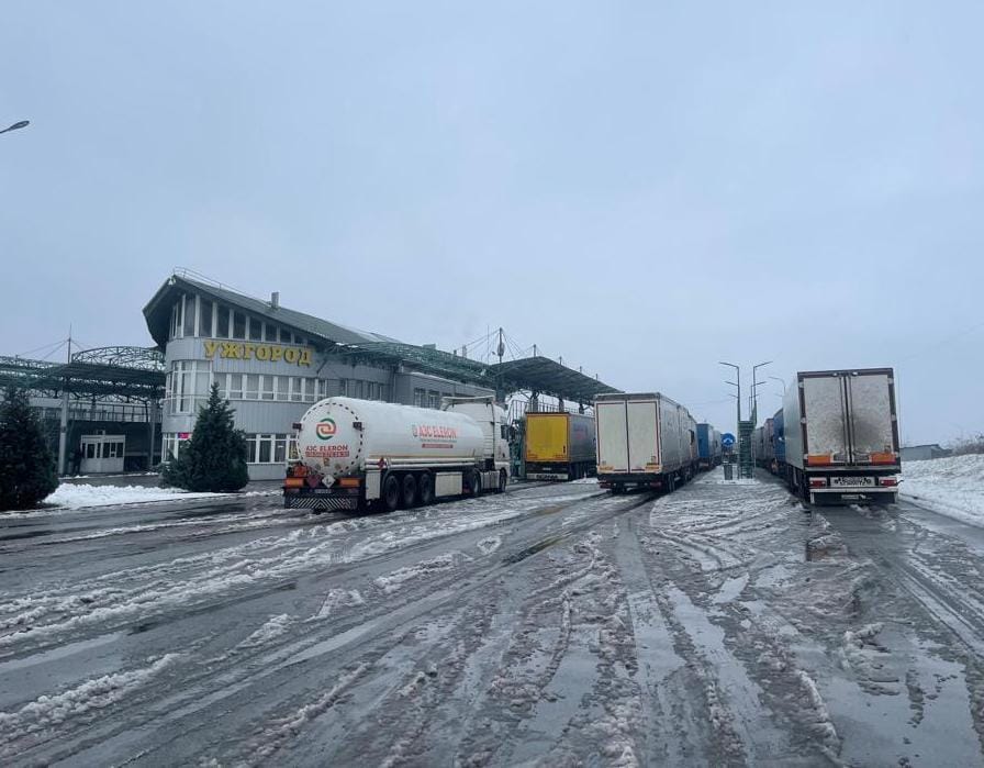 Словацькі перевізники заблокували рух вантажівок на кордоні з Україною
