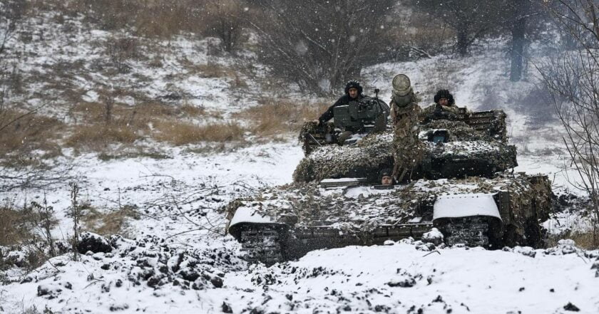 Українці відповіли, чи треба воювати з Росією при скороченні допомоги від союзників