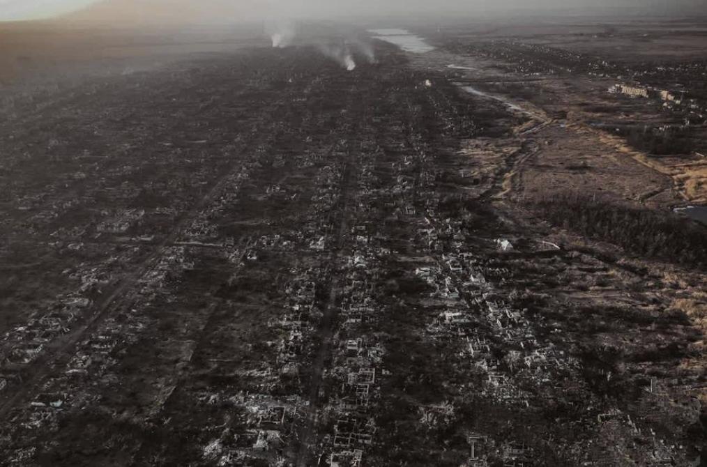 У мережі показали світлини повністю зруйнованої Марʼїнки (фото)