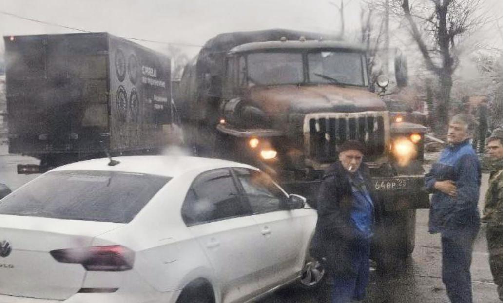 В окупованому Маріуполі трапилася ДТП за участю вантажівки російських окупантів