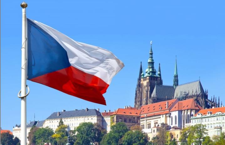 У Чехії з наступного року може змінитися сума виплат для українських біженців