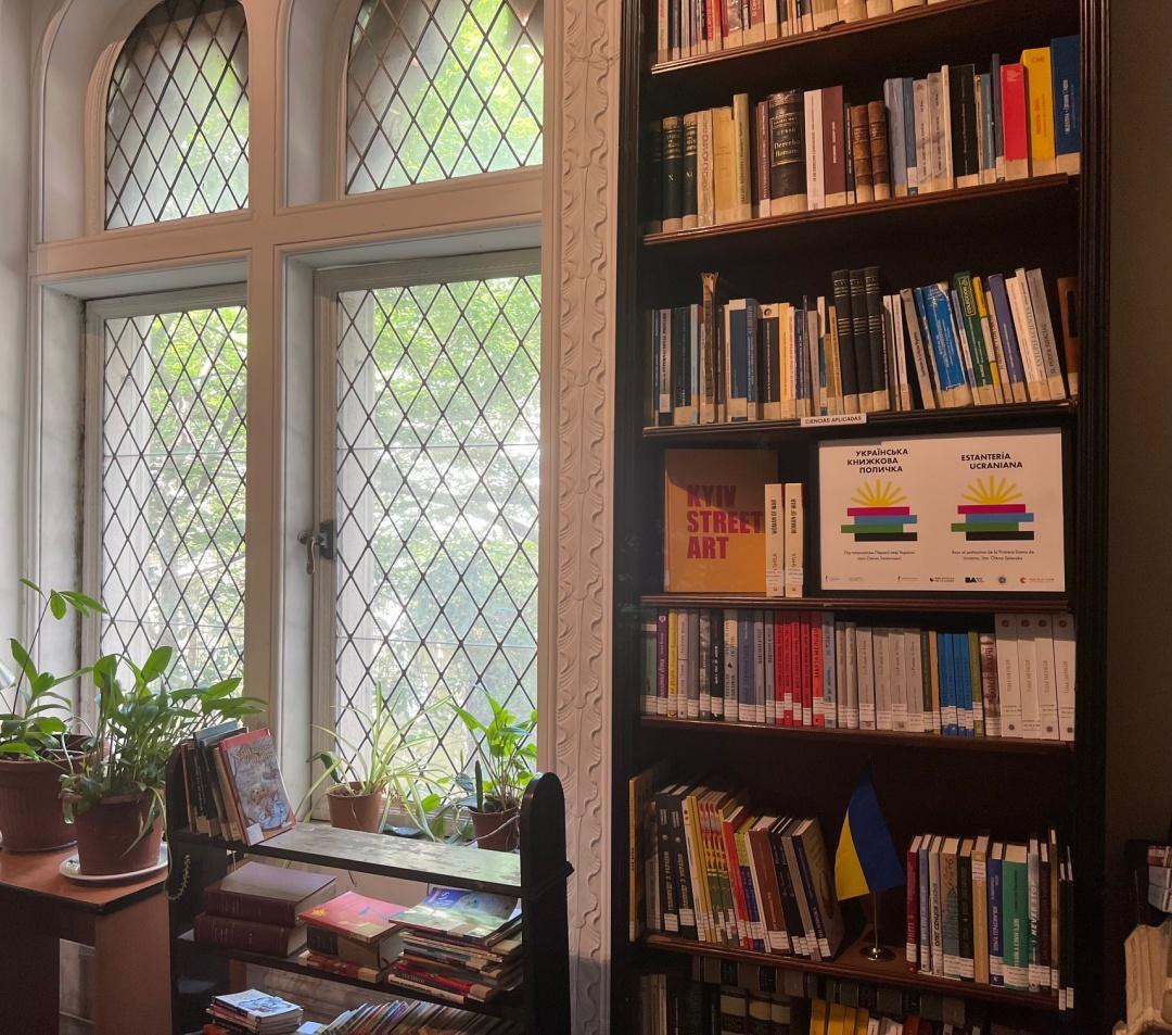 В Аргентині відкрили Українську книжкову поличку – посольство