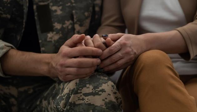 В Україні запустили проєкт психосоціальної допомоги військовим та їхнім родинам: деталі