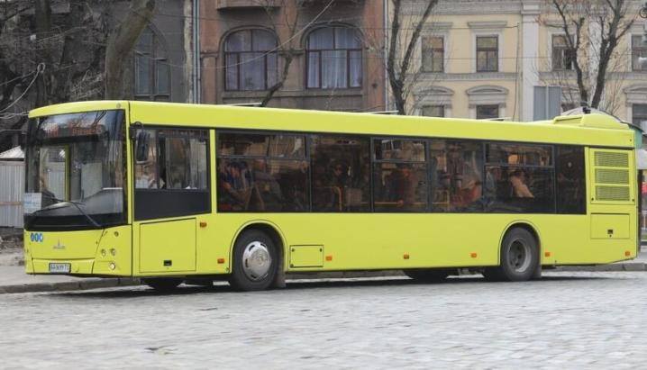 У Львові запустили соціальний автобус для безхатченків