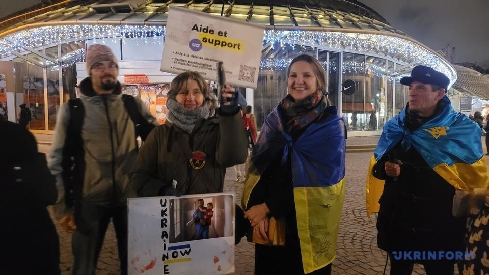 Українці у Парижі на мітингу збирали кошти на ЗСУ