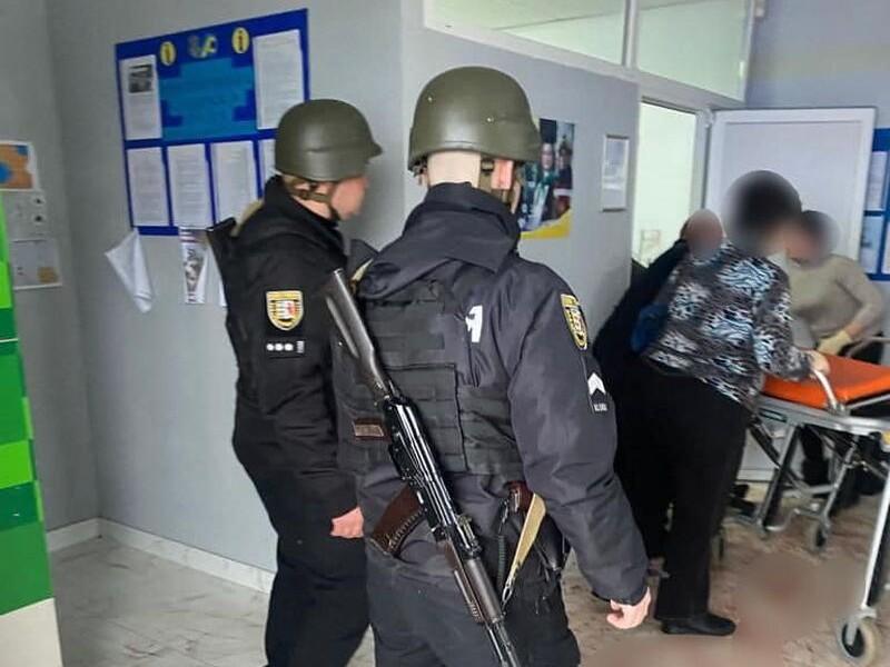 На Закарпатті місцевий депутат підірвав гранати під час сесії сільради: подробиці