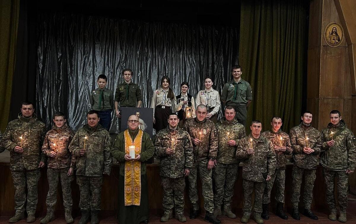 Захисники українського неба отримали Вифлеємський вогонь миру
