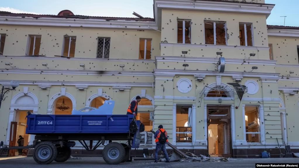Залізничний вокзал у Херсоні відновлює роботу після обстрілу росіян, – УЗ