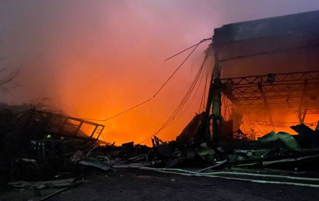 Фабрика військового одягу в Києві пошкоджена внаслідок ракетного удару