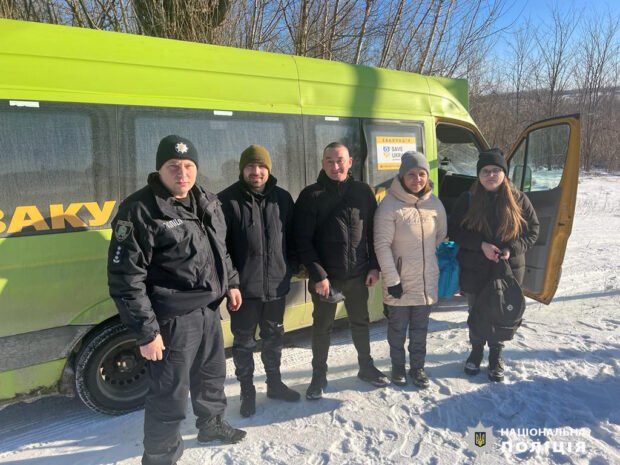З Куп’янського району евакуювали 8 людей, у тому числі неповнолітню дівчину