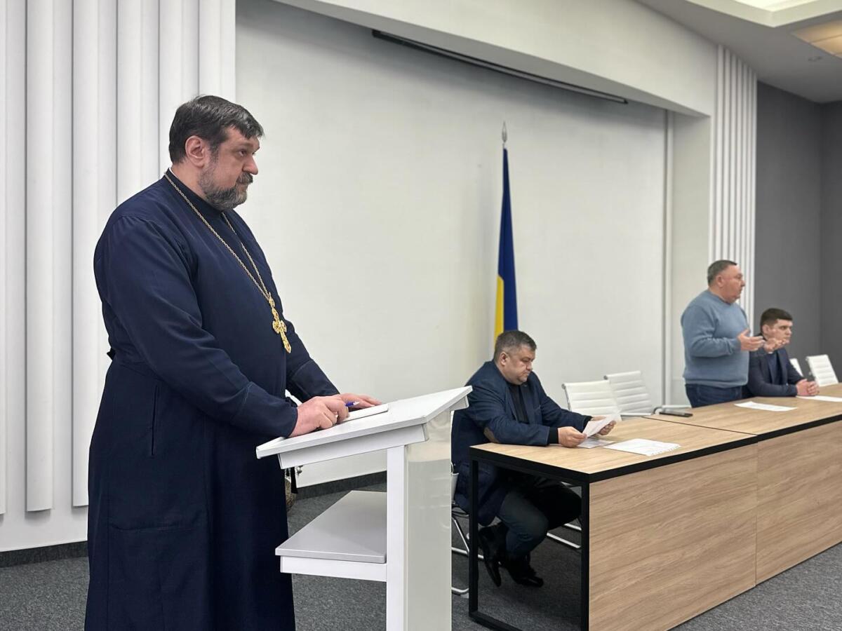 Представники ПЦУ зустрілися з жителями Бучі: подробиці