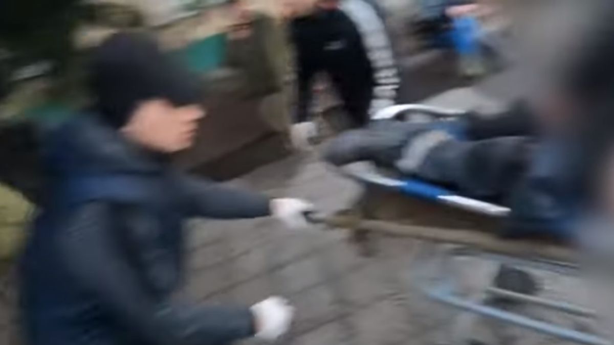 Спецекіпаж «Білий Янгол» вивіз з прифронтових територій щонайменше 10 поранених людей (відео)