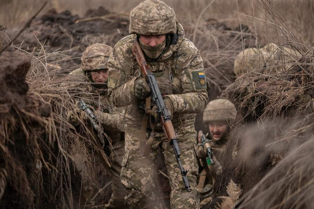 ЗСУ тримають оборону на Авдіївському напрямку: відбито 17 ворожих атак