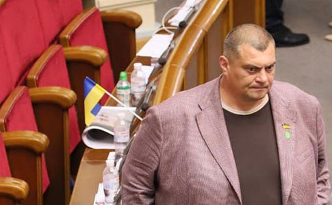 Право користуватися квартирою в Іспанії на чотири місяці війни отримала сімʼя народного депутата від “Слуги народу”
