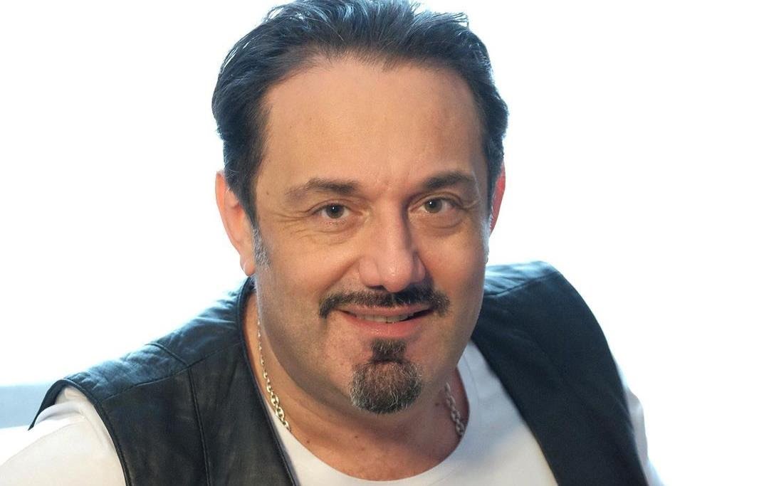 Відомий співак назвав причину, чому не пішов на фронт