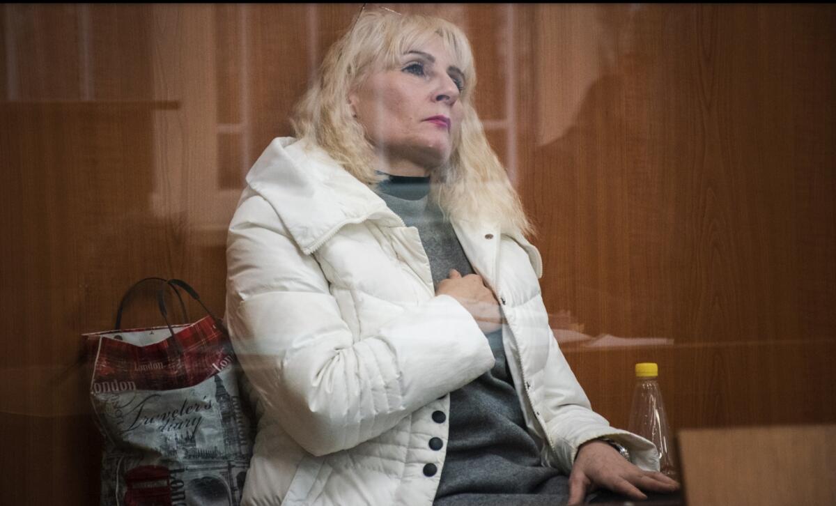 Колаборантку, яка під час окупації Ізюма стала директоркою школи, відправили у колонію лише на рік
